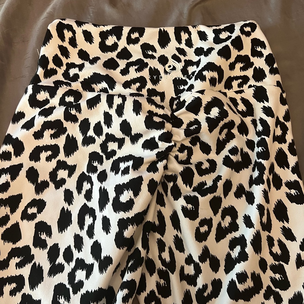 Ryderwear scrunch butt legging. Size small.
